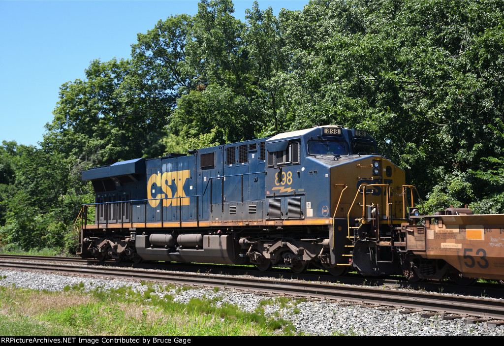 CSX 898